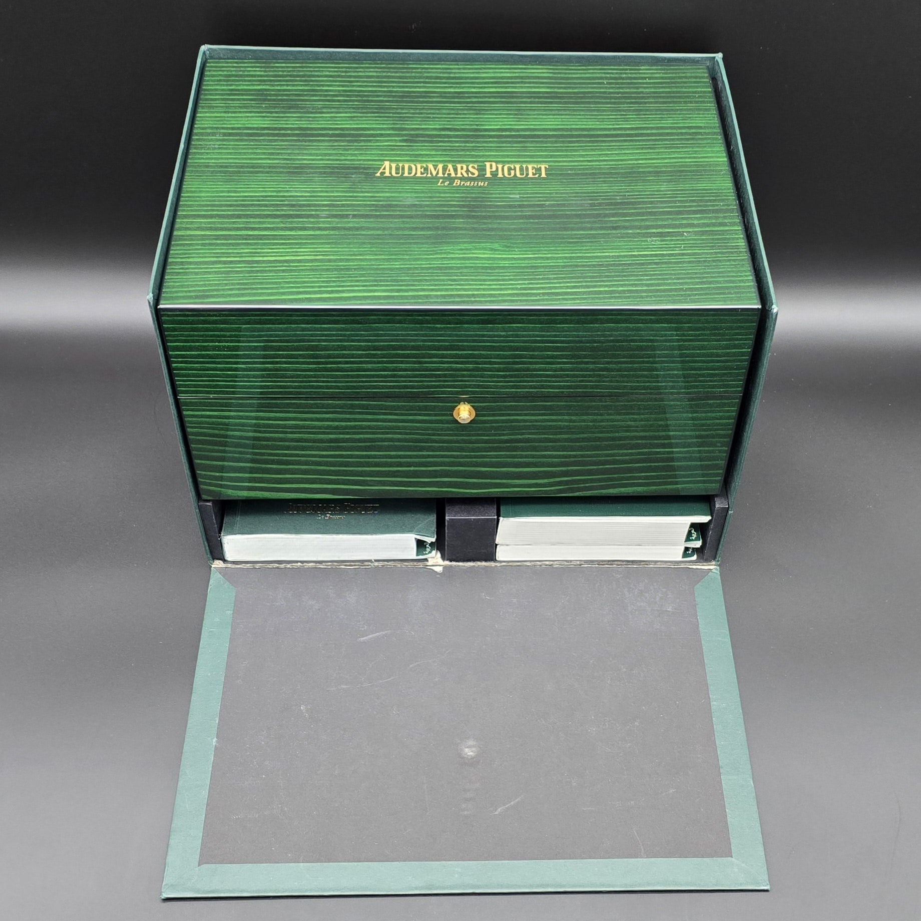 Audemars Piguet Royal Oak Perpetual Calendar 18k Yellow Gold With Original Box And Papers - Chronologic